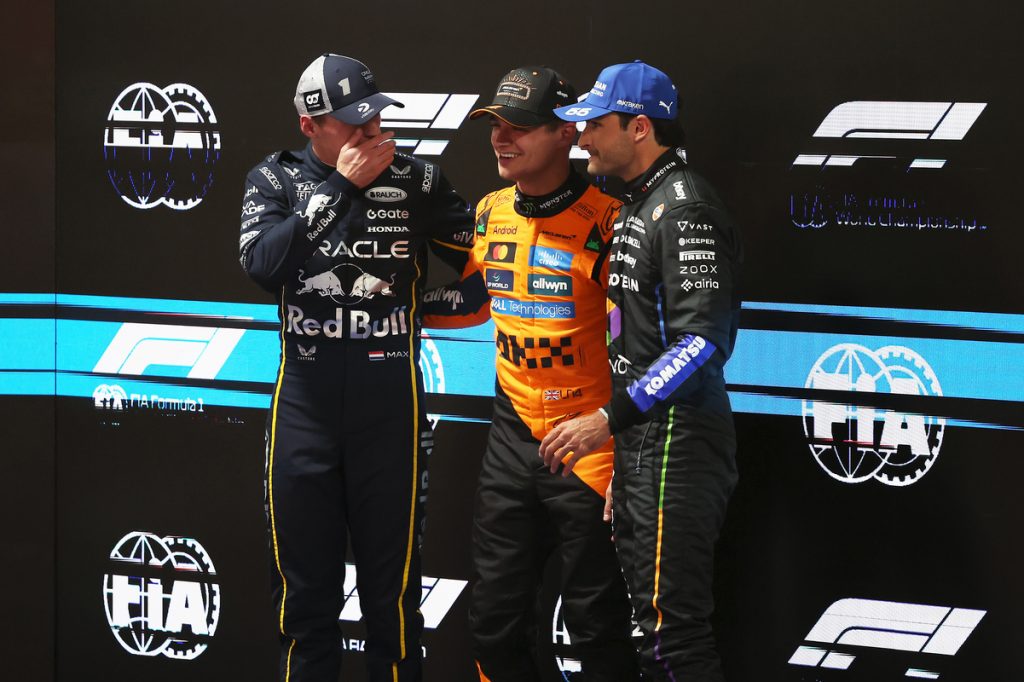 Norris, Verstappen and Sainz posing as top 3 after Las Vegas GP Qualifying 